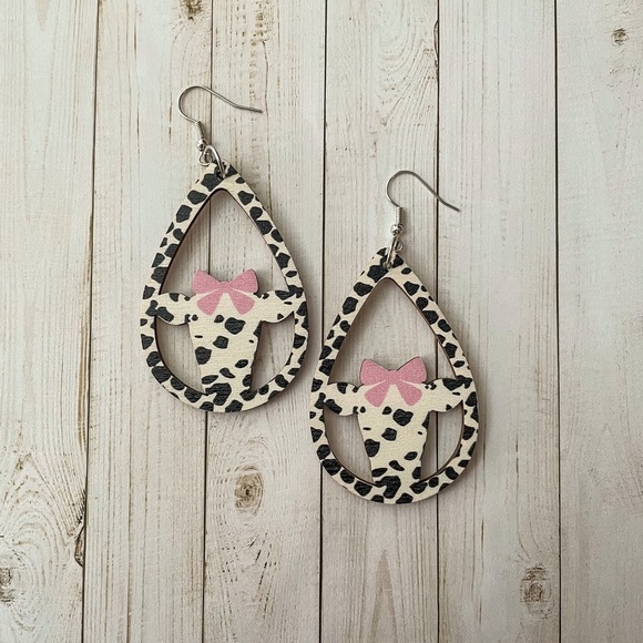 🖤 Wooden Cow With Ribbon Dangle Earrings - Picture 3 of 4